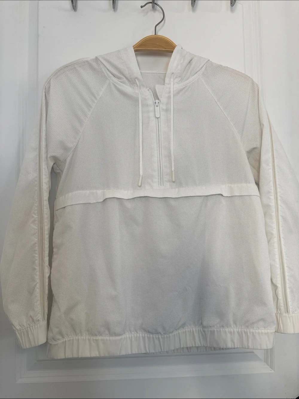 lululemon White Lightweight pack light 1/2 zip pull over workout jacket
